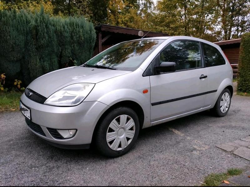 Silber Gebraucht 2005 Ford Fiesta Kleinwagen | 1.190 € (Fairer Preis) - Bild 1/4