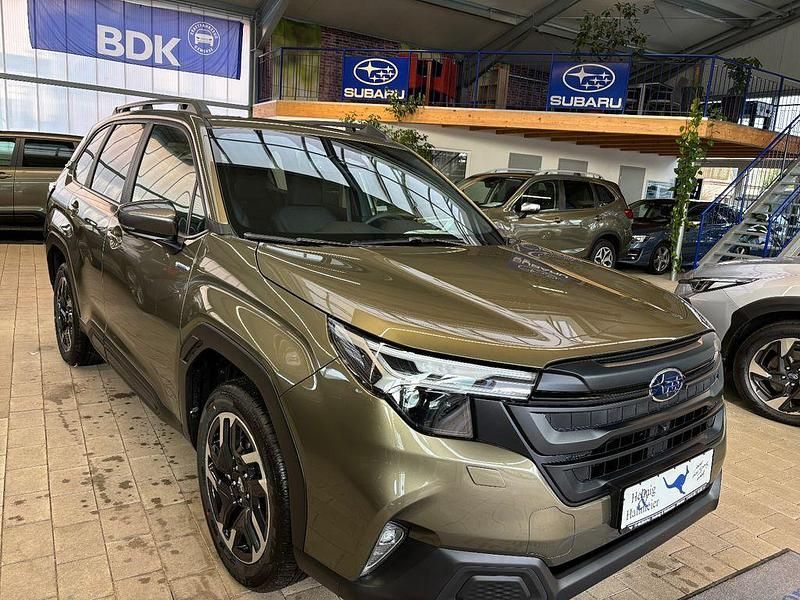 Neu Subaru Forester Active 136 PS (100 kW) 2026 Grün SUV