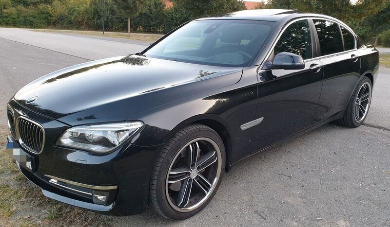 Schwarz Gebraucht 2013 BMW 730 Limousine | 16.400 € (Fairer Preis) - Bild 1/4