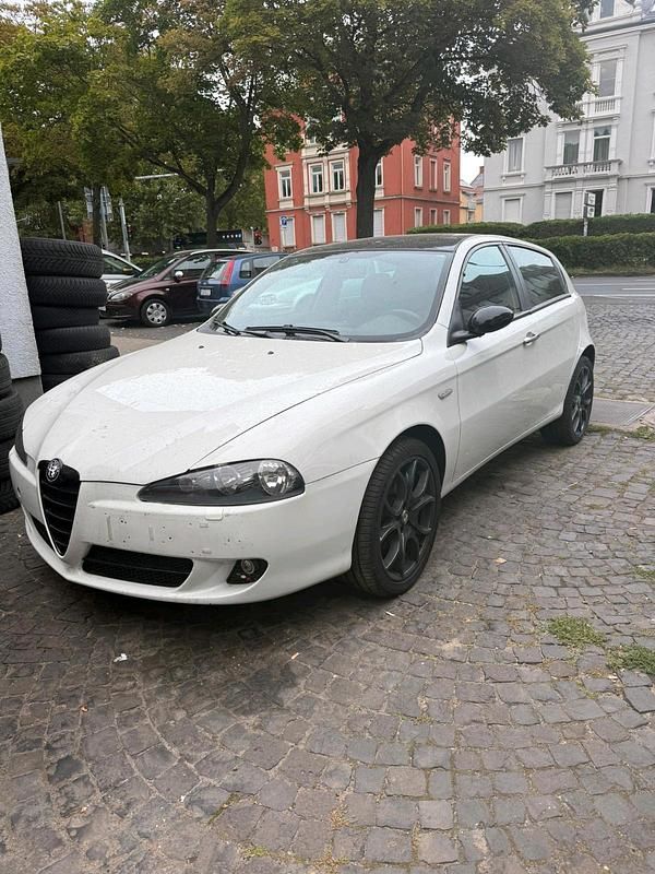 Weiß Gebraucht 2009 Alfa Romeo 147 Kleinwagen | 4.700 € - Bild 1/4
