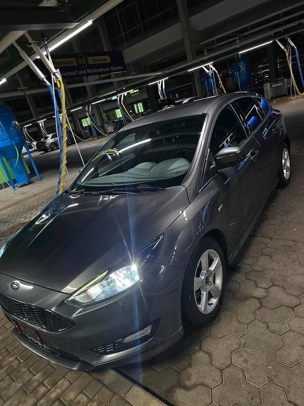 Gebraucht Ford Focus ST-Line 125 PS (91 kW) 2018 Grau Limousine