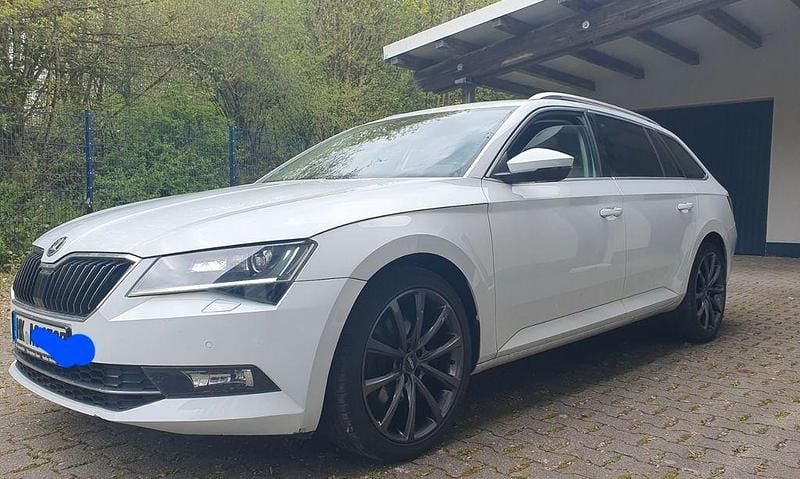 Usado Skoda Superb 190 HP (139 kW) 2016 Branco Sedan