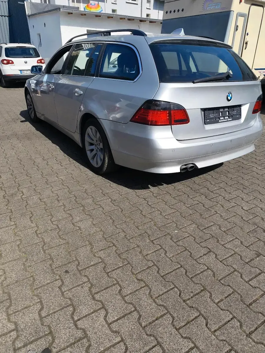 Gebraucht BMW 525 177 PS (130 kW) 2006 Grau Kombi