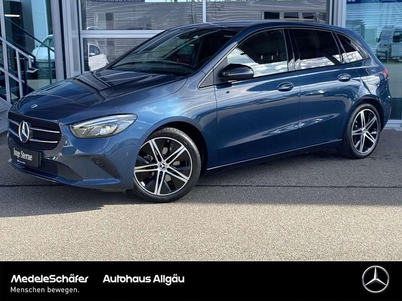 Denimblau (metallic) Gebraucht 2020 Mercedes B200 Progressive Van / Kleinbus | 24.980 € (Fairer Preis) - Bild 1/4