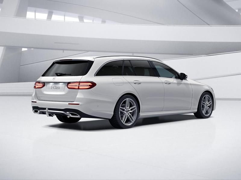 Gebraucht Mercedes E300 AMG 245 PS (180 kW) 2020 Polarweiss Kombi