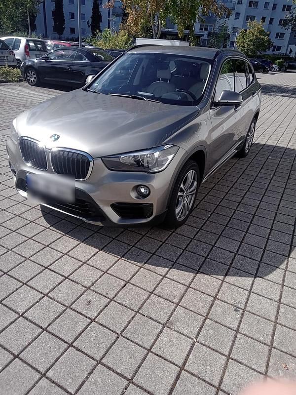 Grau Gebraucht 2017 BMW X1 Sport Line SUV | 20.000 € (Fairer Preis) - Bild 1/4