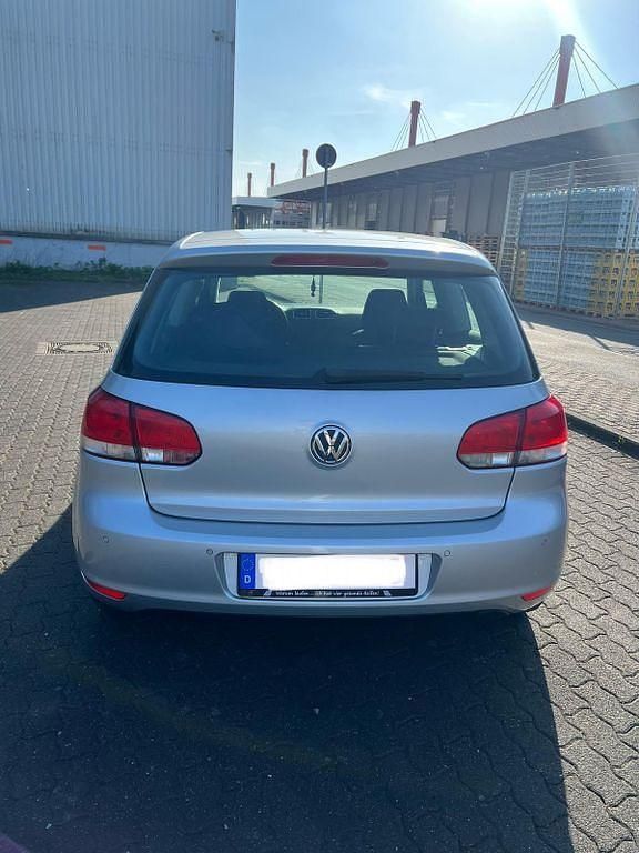 Silber Gebraucht 2009 VW Golf VI Trendline Kleinwagen | 3.900 € (Guter Preis) - Bild 1/3