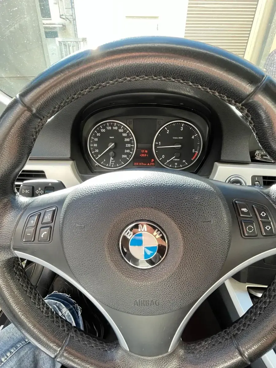 Gebraucht BMW 320 184 PS (135 kW) 2012 Schwarz Kombi