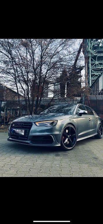 Grau Gebraucht 2014 Audi S3 Ambiente Limousine | 22.000 € (Fairer Preis) - Bild 1/4