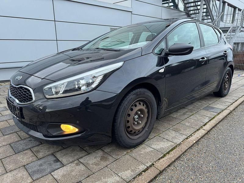 Gebraucht Kia Ceed Attract 99 PS (72 kW) 2014 Schwarz Kleinwagen