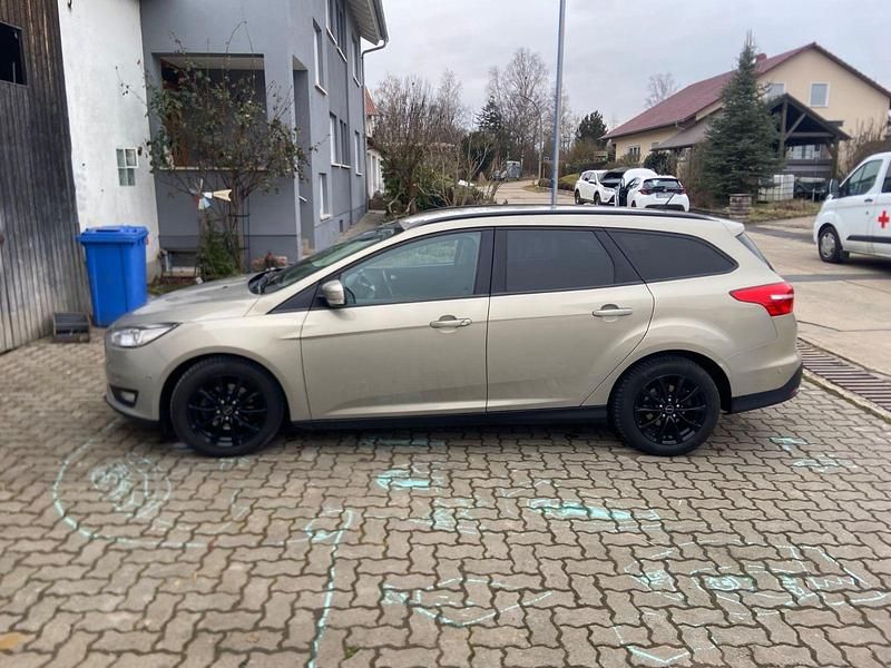 Gebraucht Ford Focus Business Edition 125 PS (91 kW) 2015 Gold Kombi