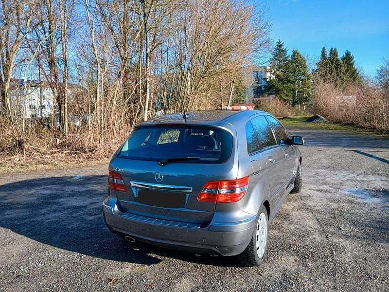 Gebraucht Mercedes B200 136 PS (100 kW) 2008 Silber Van / Kleinbus