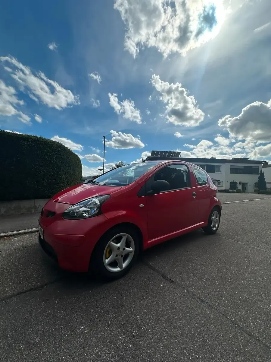 Gebraucht Toyota Aygo 68 PS (50 kW) 2006 Rot Kleinwagen