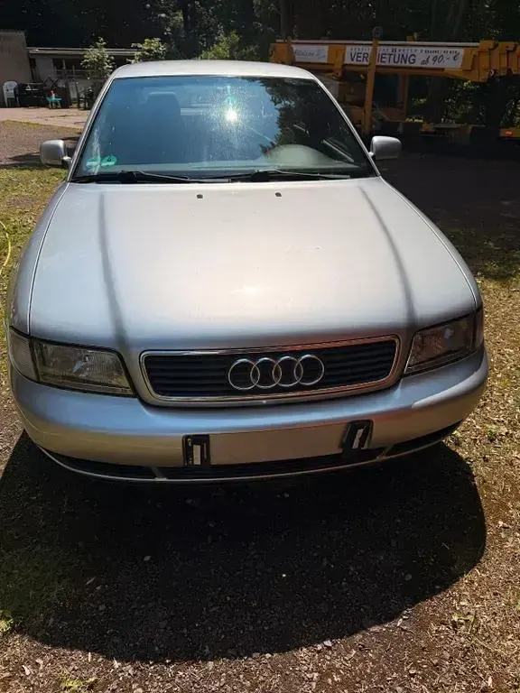 Gebraucht Audi A4 Basis 101 PS (74 kW) 1998 Grau Limousine