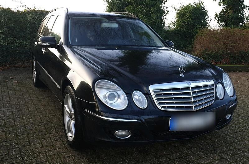 Schwarz Gebraucht 2006 Mercedes E500 Kombi | 6.600 € (Fairer Preis) - Bild 1/4