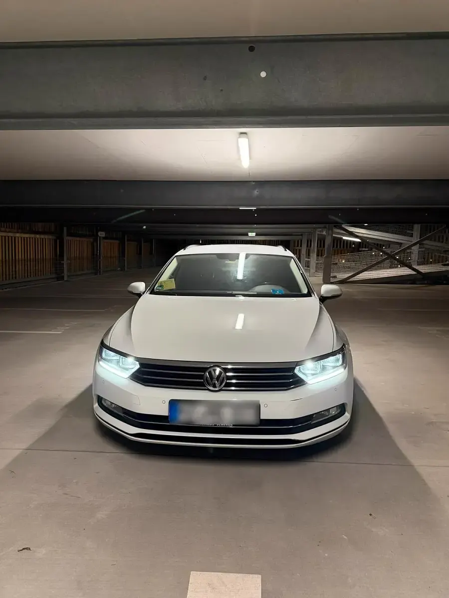 Gebraucht VW Passat 150 PS (110 kW) 2018 Weiß Kombi