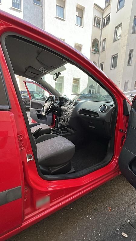 Gebraucht Ford Fiesta 60 PS (44 kW) 2006 Rot Kleinwagen