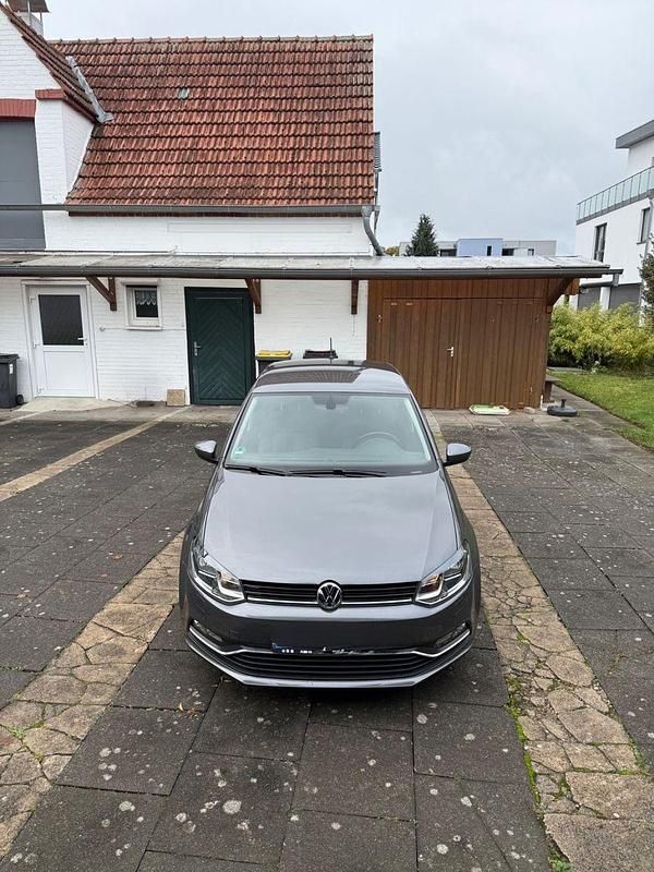 Grau Gebraucht 2017 VW Polo Comfortline Kleinwagen | 9.500 € (Guter Preis) - Bild 1/4