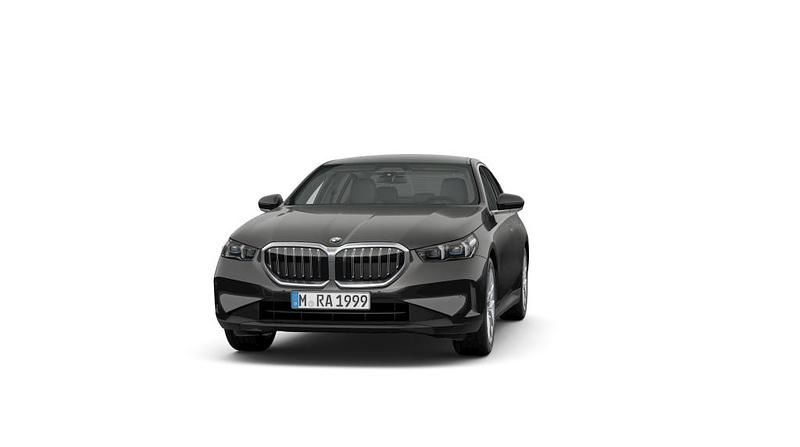 Grau Gebraucht 2024 BMW 520 Comfort Edition Limousine | 49.950 € (Guter Preis) - Bild 1/1