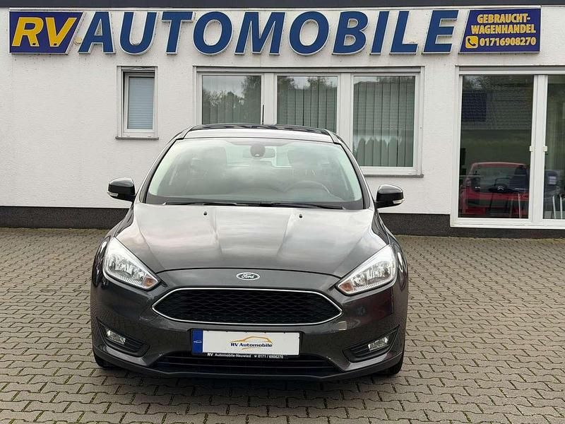 Grau Gebraucht 2018 Ford Focus Business Edition Kombi | 7.999 € (Guter Preis) - Bild 1/4