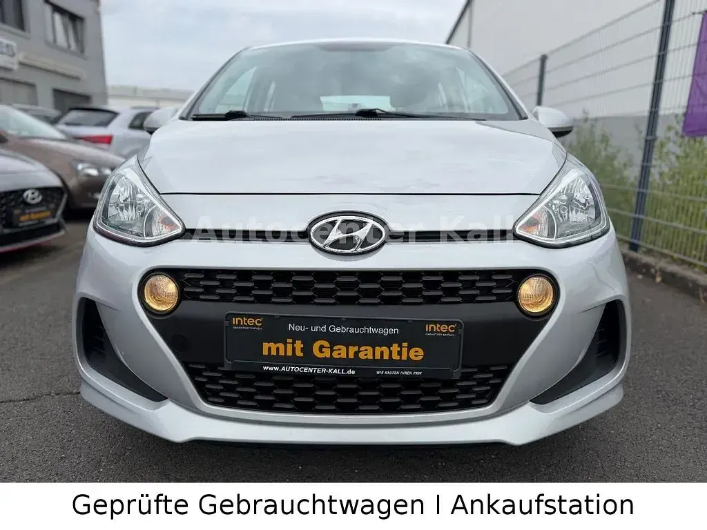 Gebraucht Hyundai i10 69 PS (50 kW) 2018 Silber Kleinwagen