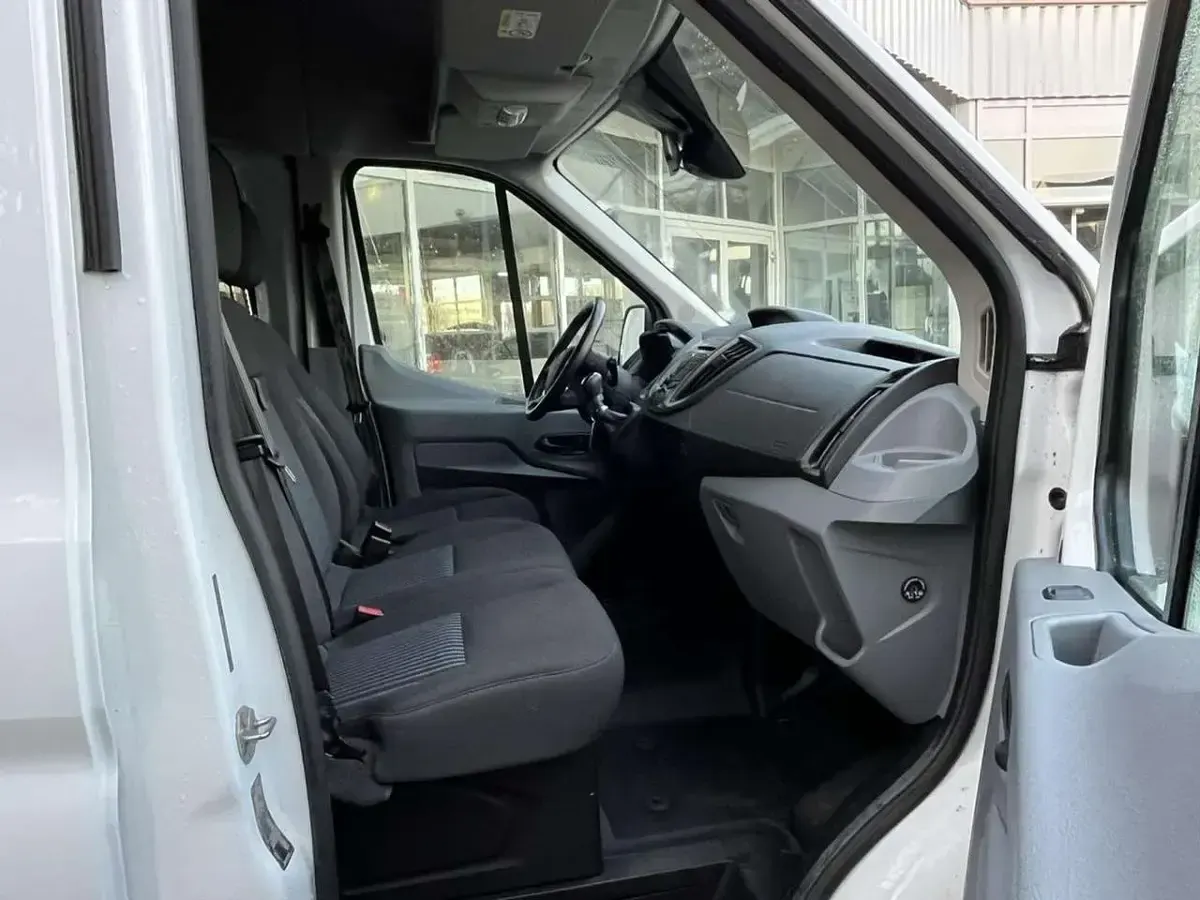 Second-hand Ford Transit 105 CP (77 kW) 2019 Alb Monovolum