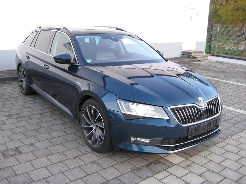 Blau Gebraucht 2016 Skoda Superb LAURIN & KLEMENT Kombi | 12.500 € (Fairer Preis) - Bild 1/4