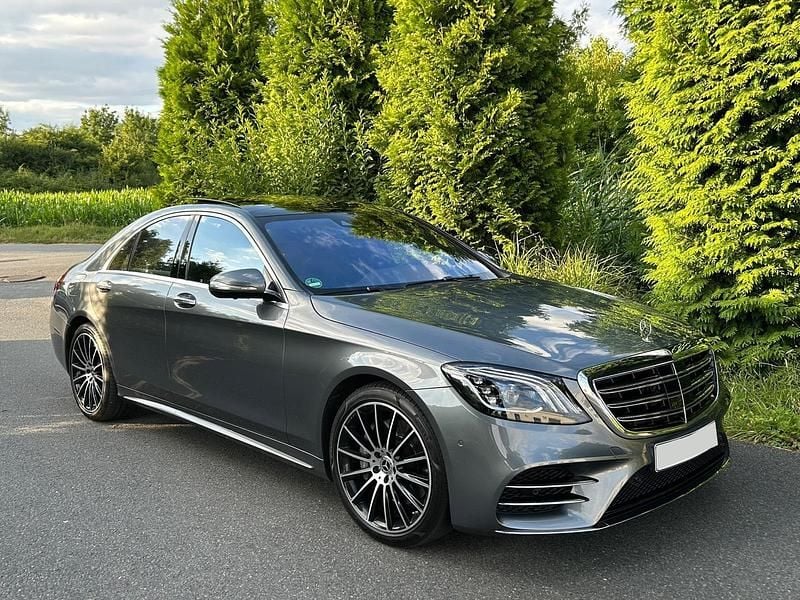 Grau Gebraucht 2019 Mercedes S560 AMG line Plus Limousine | 57.900 € - Bild 1/4