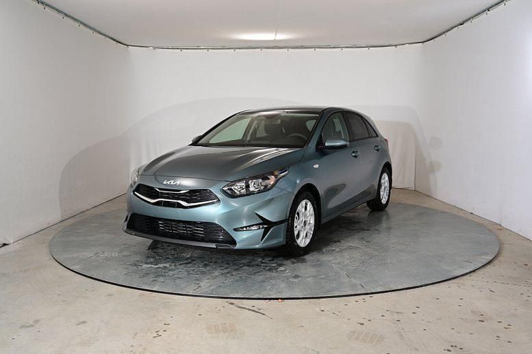 Yucca stahlgrau metallic Neu 2025 Kia Ceed LX Limousine | 23.340 € (Guter Preis) - Bild 1/4