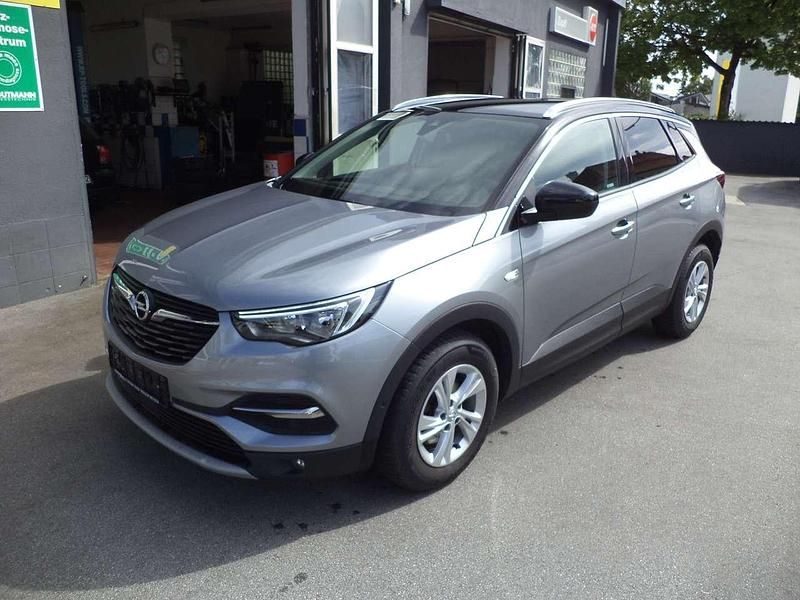 Kontrast grau/quarz silber Gebraucht 2018 Opel Grandland X Business Innovation SUV | 17.590 € (Fairer Preis) - Bild 1/4