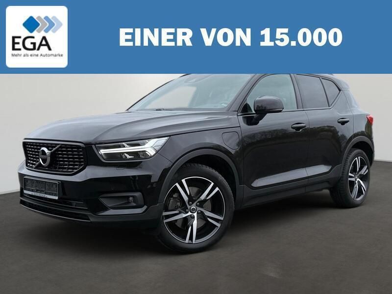 Schwarz metallic Gebraucht 2022 Volvo XC40 R-Design SUV | 35.610 € (Etwas zu teuer) - Bild 1/4