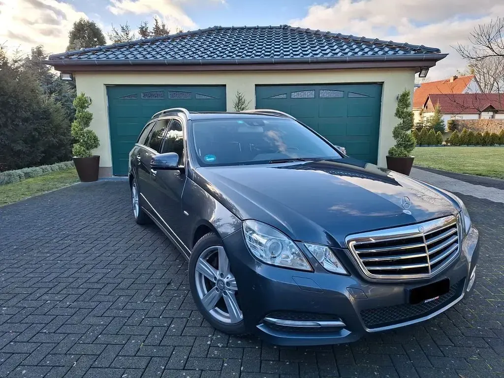 Gebraucht Mercedes E350 Avantgarde 265 PS (194 kW) 2012 Grau Kombi