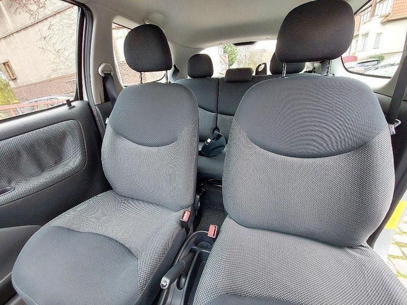 Gebraucht Toyota Yaris Sol 65 PS (47 kW) 2004 Grau Limousine