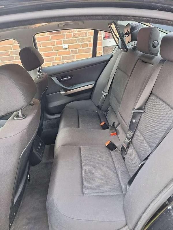 Używany BMW 320 170 KM (125 kW) 2009 Czarny Sedan/Limuzyna
