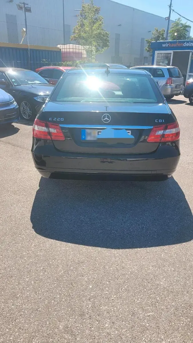 Gebraucht Mercedes E220 170 PS (125 kW) 2010 Schwarz Limousine