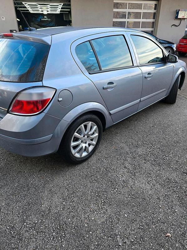 Gebraucht Opel Astra 105 PS (77 kW) 2005 Blau Kleinwagen