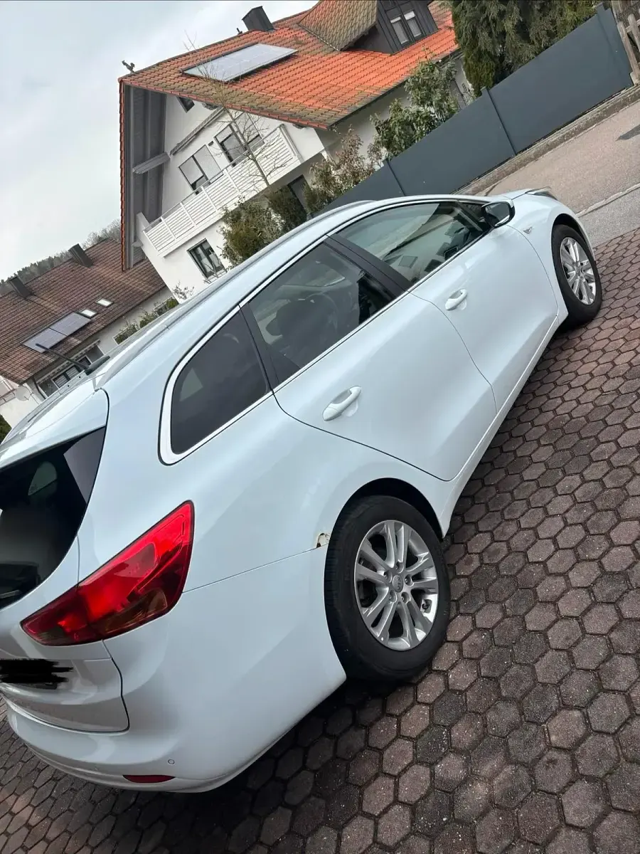 Gebraucht Kia Ceed DREAM-TEAM Edition 135 PS (99 kW) 2014 Weiß Kleinwagen
