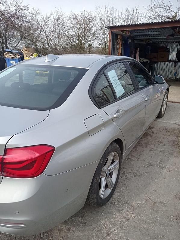 Gebraucht BMW 318 Advantage 150 PS (110 kW) 2016 Silber Limousine