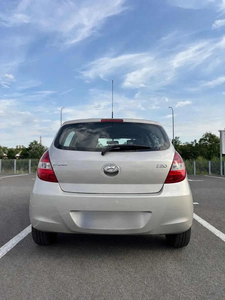Gebraucht Hyundai i20 Classic 101 PS (74 kW) 2010 Grau Kleinwagen