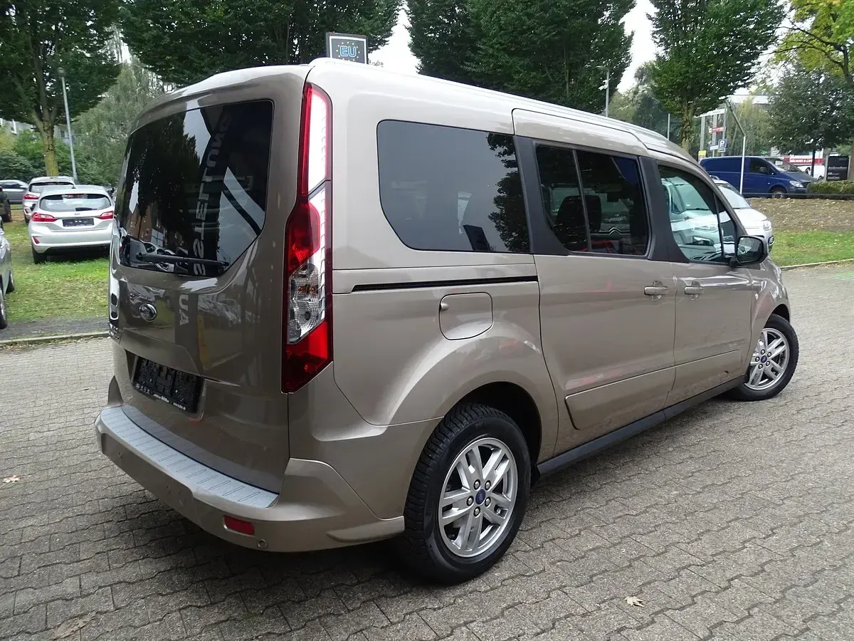 Gebraucht Ford Grand Tourneo Connect Titanium 120 PS (88 kW) 2020 Silber metallic Van / Kleinbus