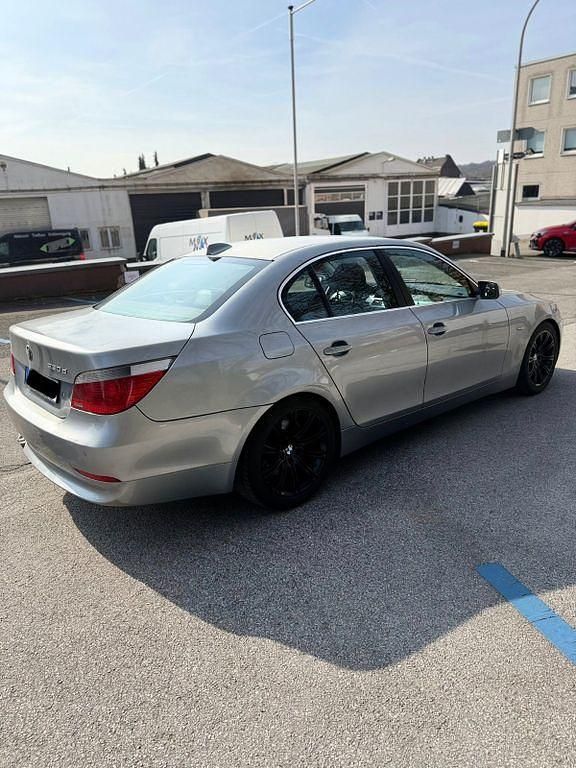 Gebraucht BMW 530 218 PS (160 kW) 2005 Silber Limousine