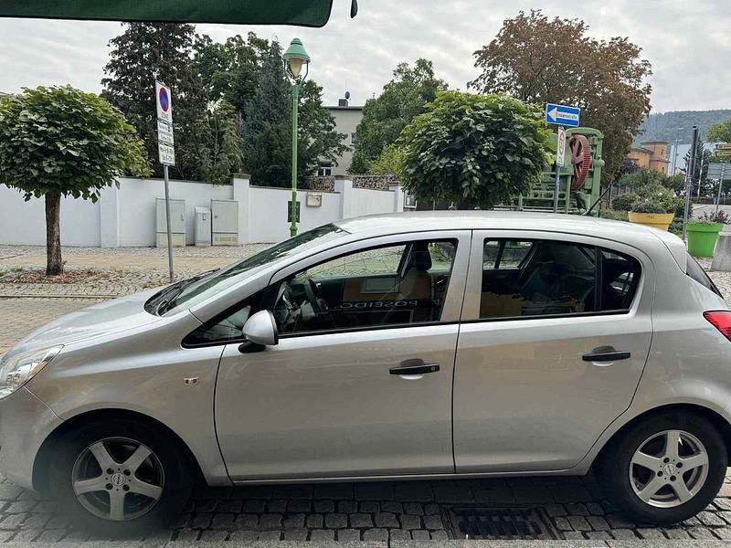 Silber Gebraucht 2010 Opel Corsa Kombi | 2.750 € (Fairer Preis) - Bild 1/4