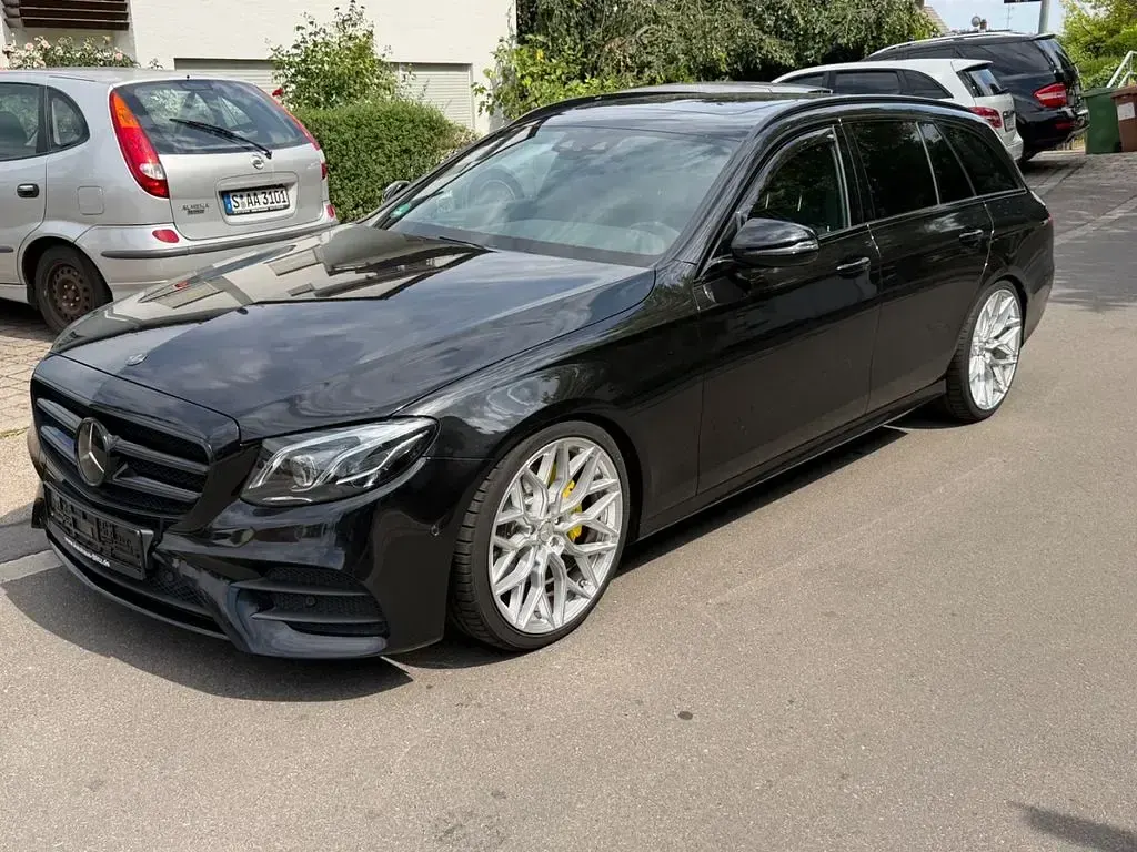 Gebraucht Mercedes E250 AMG 211 PS (155 kW) 2017 Schwarz Limousine