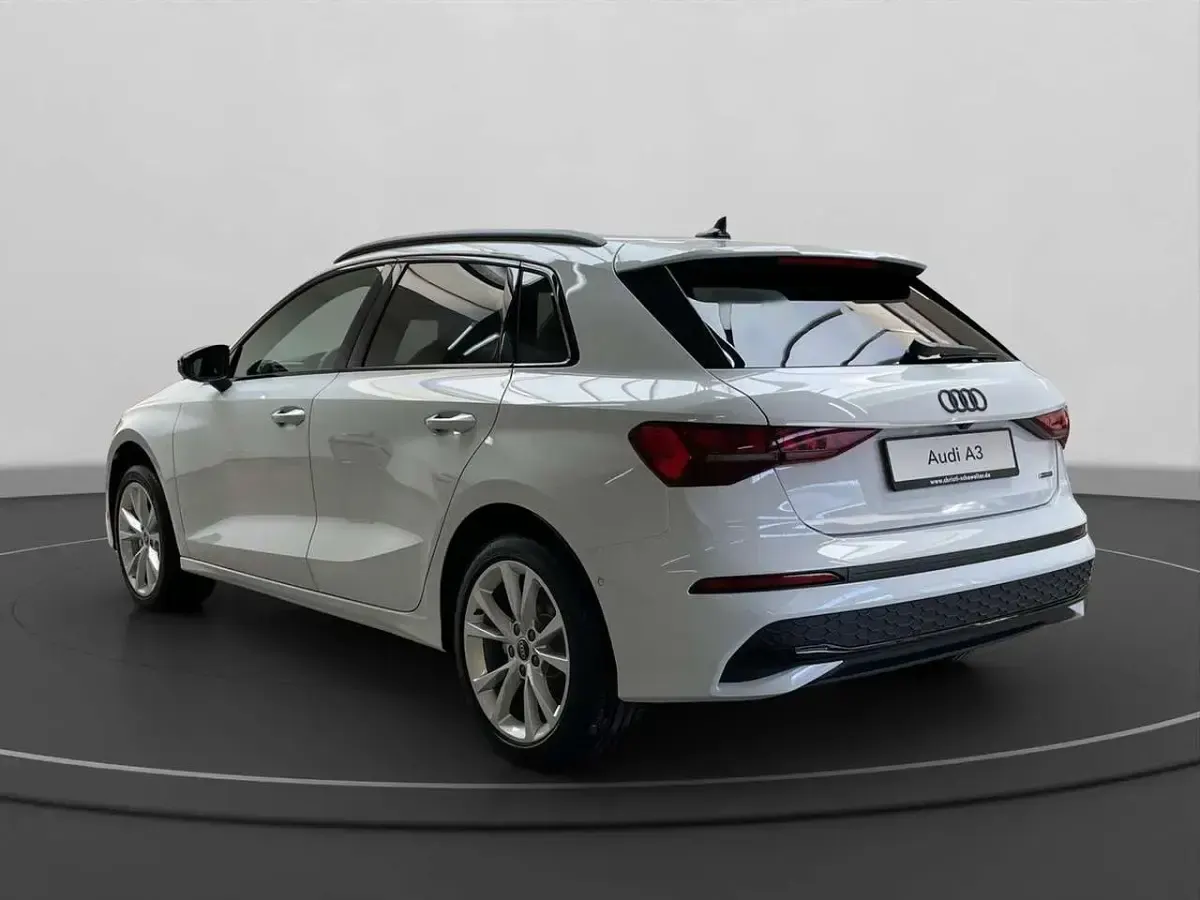 Gebraucht Audi A3 Advanced 204 PS (150 kW) 2026 Gletscherweiss metallic Limousine