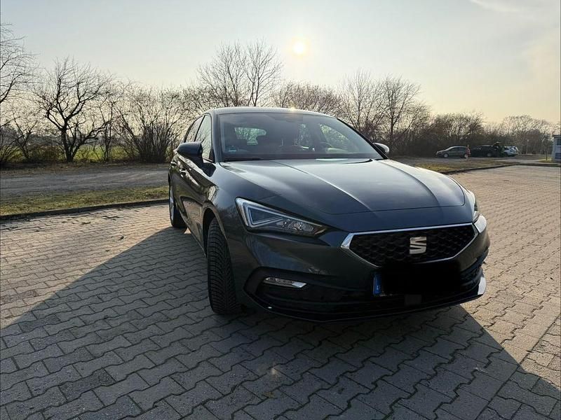 Używany Seat Leon Style 131 KM (96 kW) 2020 Szary Sedan/Limuzyna