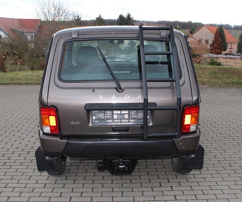 Gebraucht Lada niva 83 PS (61 kW) 2018 Braun SUV