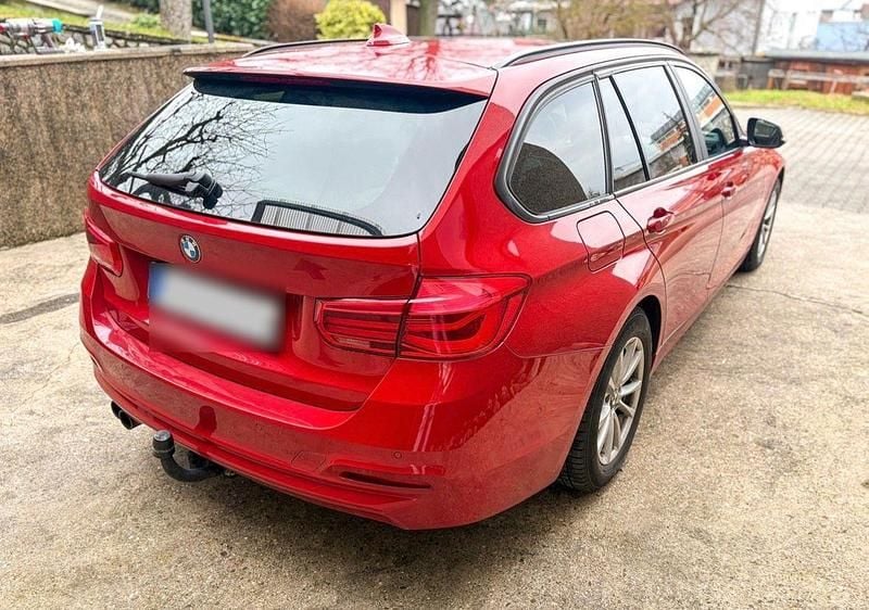 Gebraucht BMW 320 Advantage 184 PS (135 kW) 2015 Rot Kombi