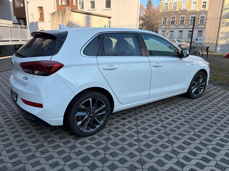 Gebraucht Hyundai i30 160 PS (117 kW) 2022 Weiß Limousine
