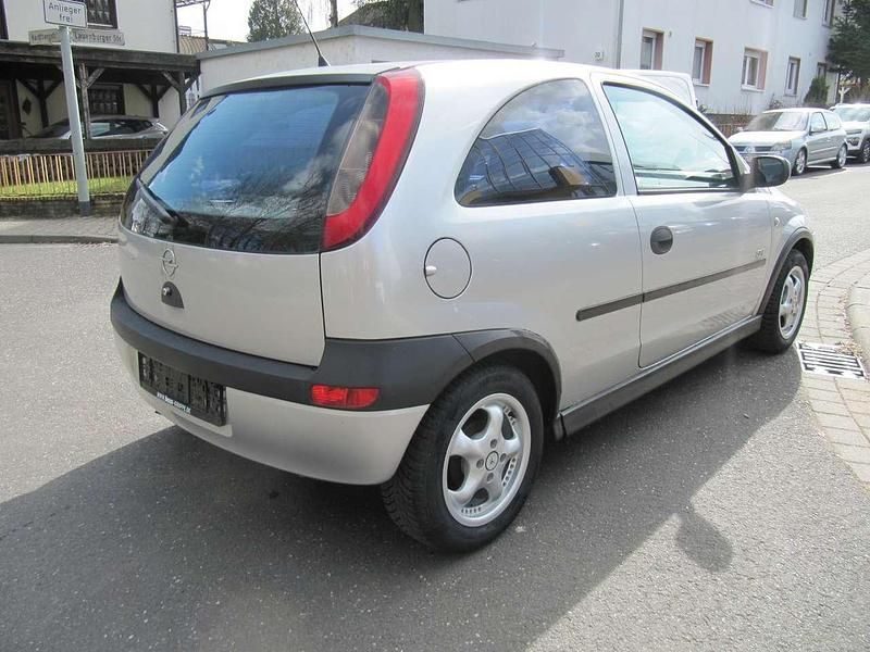 Gebraucht Opel Corsa Sport 75 PS (55 kW) 2000 Silber Limousine
