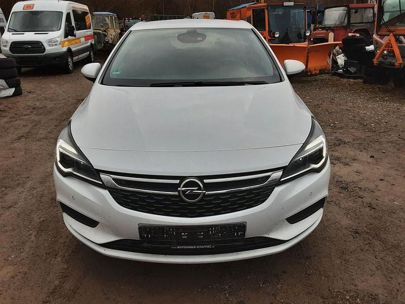 Gebraucht Opel Astra 105 PS (77 kW) 2017 Weiß Limousine
